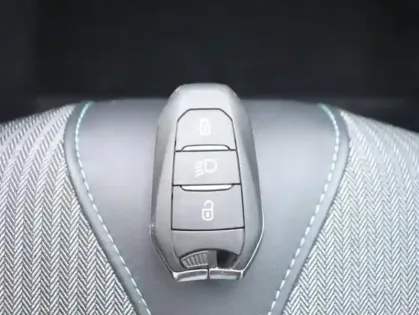 Photo 14 Peugeot 3008  1.2 PureTech 130ch S&S Allure Pack