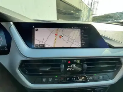 Photo 9 BMW Serie 1 Gén. III (F40) Ph1 Business Design 5