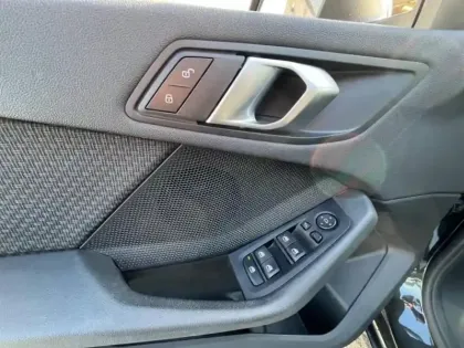 Photo 6 BMW Serie 1 Gén. III (F40) Ph1 Business Design 5