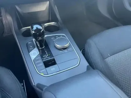 Photo 15 BMW Serie 1 Gén. III (F40) Ph1 Business Design 5