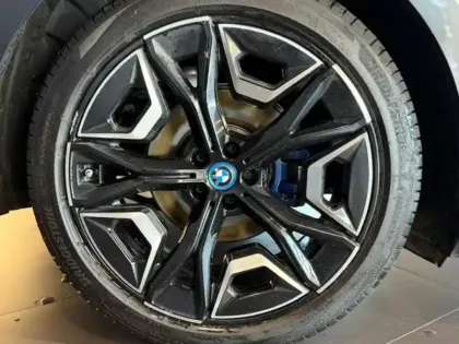 Photo 10 BMW Ix  xDrive50 523ch