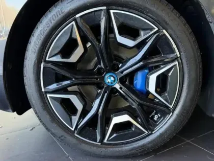 Photo 9 BMW Ix  xDrive50 523ch