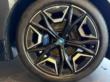 Photo 7 BMW Ix  xDrive50 523ch