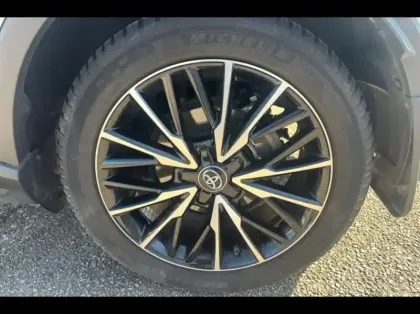 Photo 11 Toyota C-HR  122h Distinctive 2WD E-CVT RC18