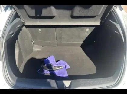 Photo 8 Toyota C-HR  122h Distinctive 2WD E-CVT RC18