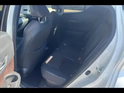 Photo 10 Toyota C-HR  122h Distinctive 2WD E-CVT RC18