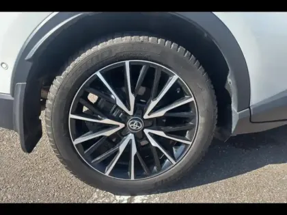 Photo 12 Toyota C-HR  122h Distinctive 2WD E-CVT RC18