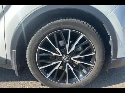 Photo 13 Toyota C-HR  122h Distinctive 2WD E-CVT RC18