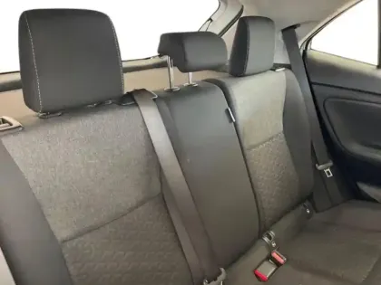 Photo 8 Toyota Yaris Gén. I Ph1 Dynamic 5