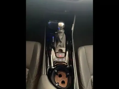 Photo 11 Toyota C-HR  1.8 Hybride 122ch Design Ultimate E-CVT