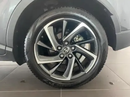 Photo 8 Toyota C-HR  1.8 Hybride 122ch Design Ultimate E-CVT