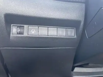 Photo 12 Peugeot 2008  1.2 Hybrid 136ch Allure e-DCS6