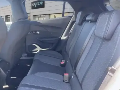 Photo 10 Peugeot 2008  1.2 Hybrid 136ch Allure e-DCS6