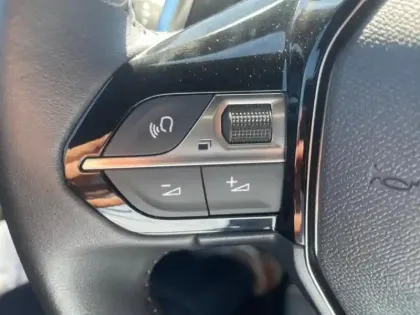 Photo 14 Peugeot 2008  1.2 Hybrid 136ch Allure e-DCS6