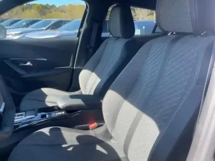 Photo 9 Peugeot 2008  1.2 Hybrid 136ch Allure e-DCS6