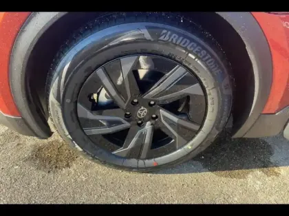 Photo 14 Toyota C-HR + 224ch 77kWh Design Grande Autonomie