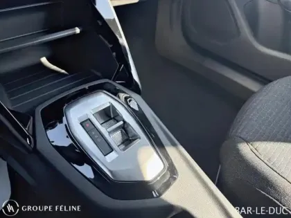 Photo 12 Peugeot 2008  1.2 Hybrid 145ch Style e-DCS6