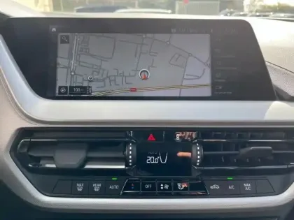 Photo 8 BMW Serie 1 Gén. III (F40) Ph1 Business Design 5