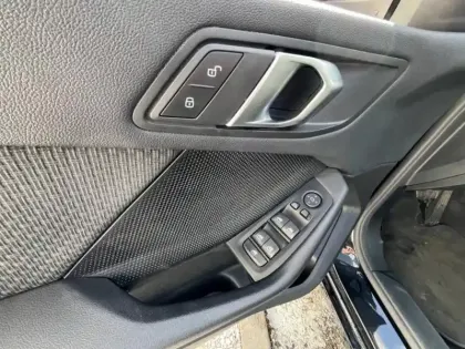 Photo 6 BMW Serie 1 Gén. III (F40) Ph1 Business Design 5