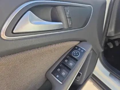 Photo 11 Mercedes GLA  180 d Intuition