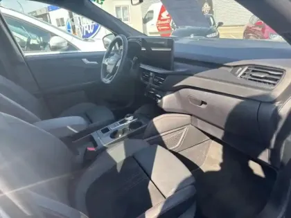 Photo 10 Ford Kuga  2.5 Duratec 180 ch Hybrid FlexiFuel ST-Line X Powershift