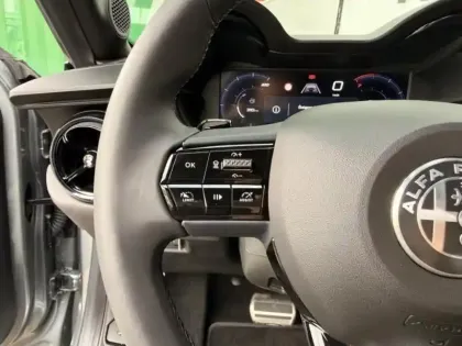 Photo 14 Alfa Romeo Junior  1.2 Ibrida 145ch Speciale e-DCT6