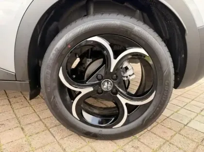 Photo 7 Alfa Romeo Junior  1.2 Ibrida 145ch Speciale e-DCT6