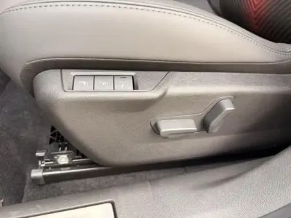 Photo 12 Alfa Romeo Junior  1.2 Ibrida 145ch Speciale e-DCT6