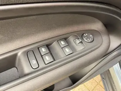 Photo 11 Alfa Romeo Junior  1.2 Ibrida 145ch Speciale e-DCT6