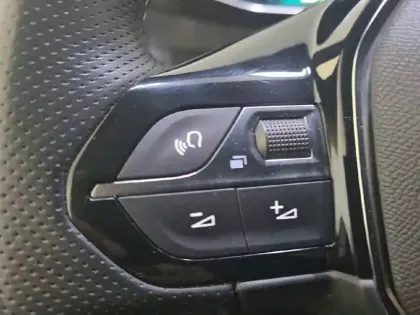 Photo 33 Peugeot 2008  Moteur électrique 136 ch