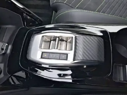 Photo 13 Peugeot 2008  Electrique 54 kWh 156 ch