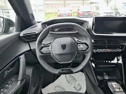 Photo 8 Peugeot 2008  Electrique 54 kWh 156 ch