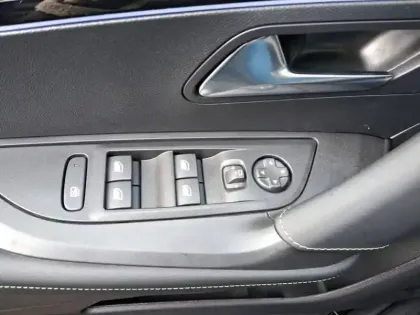 Photo 19 Peugeot 2008  Electrique 54 kWh 156 ch