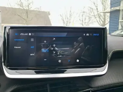 Photo 17 Peugeot 2008  Electrique 54 kWh 156 ch