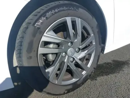 Photo 12 Peugeot 208  PureTech 75 S&S BVM5