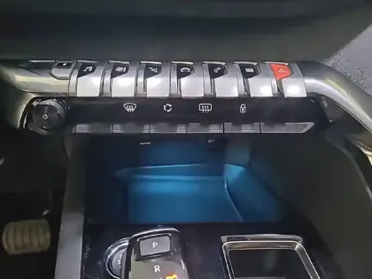 Photo 24 Peugeot 3008  Hybrid 225 e-EAT8