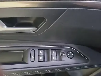 Photo 31 Peugeot 3008  Hybrid 225 e-EAT8