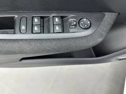 Photo 17 Peugeot 208  Hybrid 100 e-DCS6