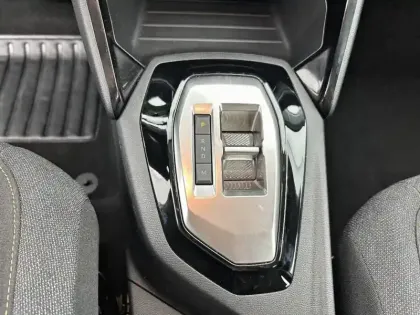 Photo 13 Peugeot 208  Hybrid 100 e-DCS6