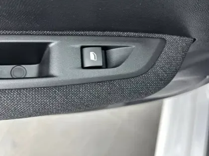 Photo 14 Peugeot 208  Hybrid 100 e-DCS6