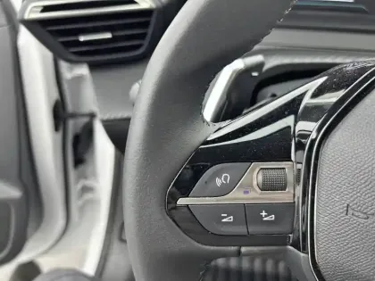 Photo 18 Peugeot 208  Hybrid 100 e-DCS6