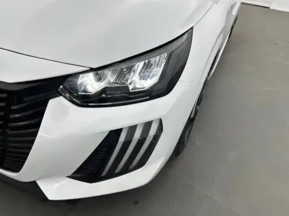 Photo 15 Peugeot 208  Hybrid 100 e-DCS6