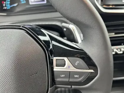 Photo 19 Peugeot 208  Hybrid 100 e-DCS6