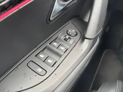 Photo 17 Peugeot 2008  BlueHDi 110 S&S BVM6