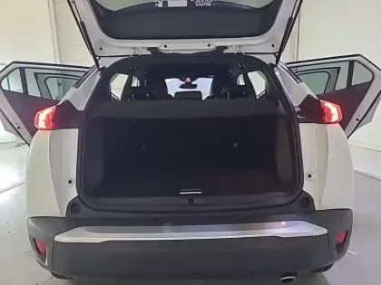 Photo 45 Peugeot 2008  BlueHDi 110 S&S BVM6