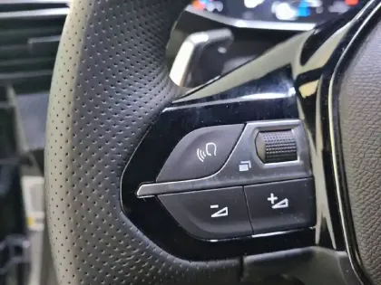 Photo 54 Peugeot 2008  Hybrid 145 e-DCS6