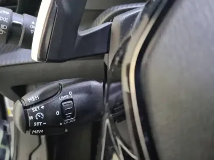 Photo 53 Peugeot 2008  Hybrid 145 e-DCS6