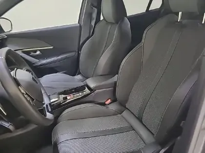 Photo 10 Peugeot 2008  Hybrid 145 e-DCS6