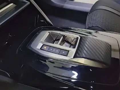 Photo 40 Peugeot 2008  Hybrid 145 e-DCS6