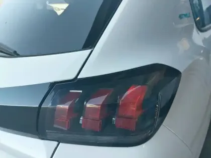 Photo 16 Peugeot 208  PureTech 75 S&S BVM5